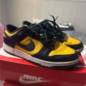 Nike Low-Top Sneakers in Yellow and Black